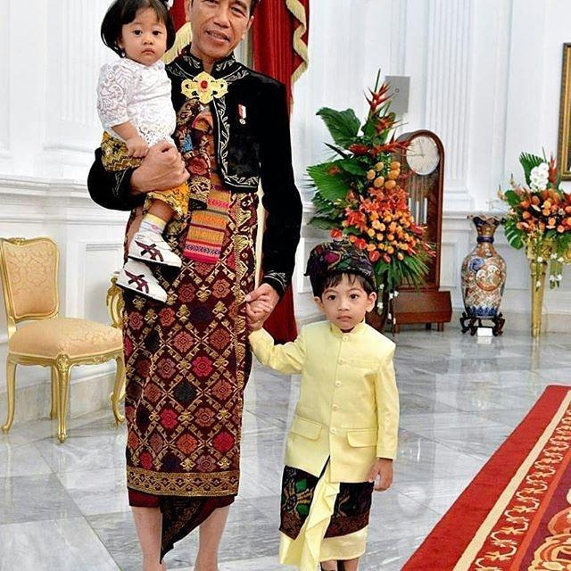Presiden Jokowi bersama sang cucu Jan Ethes. [Instagram]