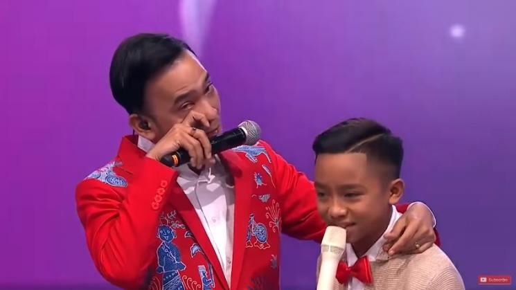 Momen Haru Ruben Onsu dengan putra angkatnya, Betrand Peto. (YouTube/KDI MNCTV)