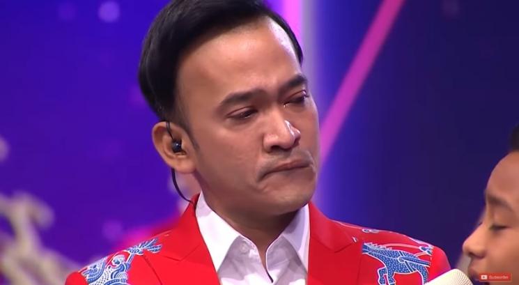 Momen Haru Ruben Onsu dengan putra angkatnya, Betrand Peto. (YouTube/KDI MNCTV)