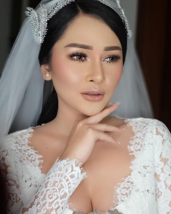 Mutia Ayu cantik dengan gaun pengantin. [Instagram]
