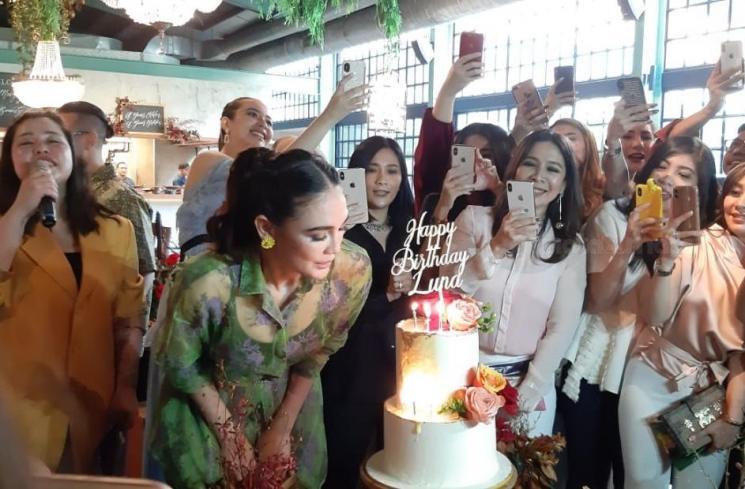 Perayaan Ultah Luna Maya ke-36. [Matamata.com/Revi]