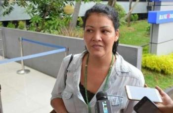 Melanie Subono di Samping BJ Habibie saat Embuskan Napas Terakhir
