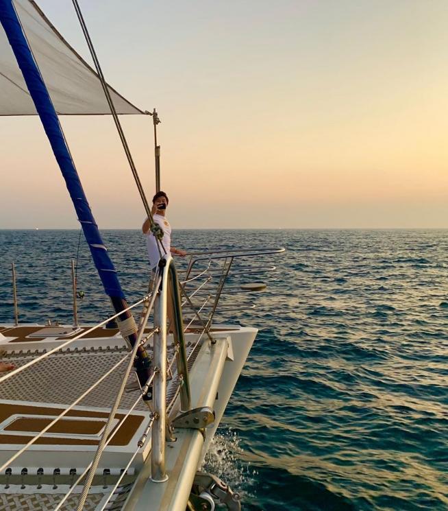 V BTS liburan bareng teman artis (Instagram)