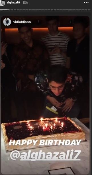 Momen manis ulang tahun Al Ghazali. (Instagram)