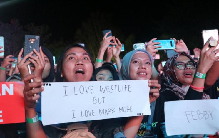 Penggemar Westlife (MataMata.com/Firna)