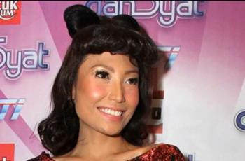 Lahirkan Anak ke-3 Bulan Depan, Ayu Dewi Disarankan Nungging