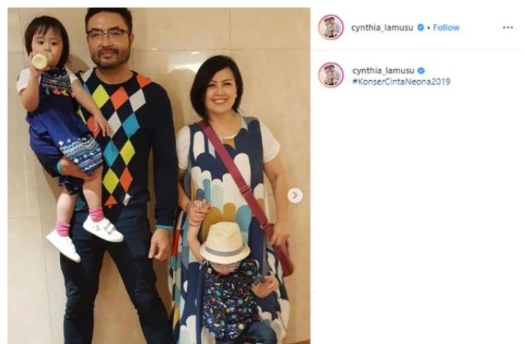 Surya Saputra, Cynthia Lamusu dan anak kembarnya. (Instagram/@cynthia_lamusu)