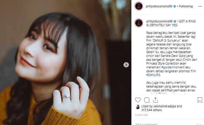 Gaya Prilly Latuconsina berponi tipis. (Instagram/@prillylatuconsina96)