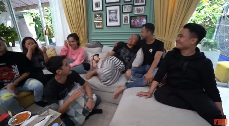 Raffi Ahmad mengira Mumuk Gomez Nagita Slavina. (YouTube/Denny Darko)