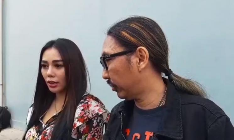 Bebby Fey dan managernya, Didiet Dada. (Matamata.com/Yuliani)