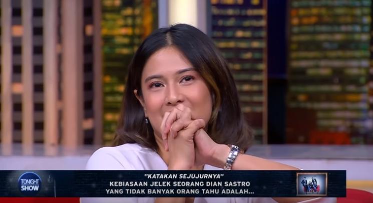 Dian Sastrowardoyo ngaku suka makan upil. (zulu.com/TonightShow)