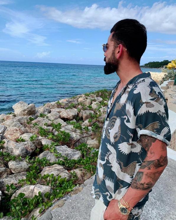 Virat Kohli liburan di pantai (Instagram/@virat.kohli)