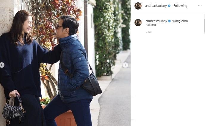 Kemesraan Andre Taulany dan istri, Reinwartia Trygina. (Instagram/@andreastaulany)