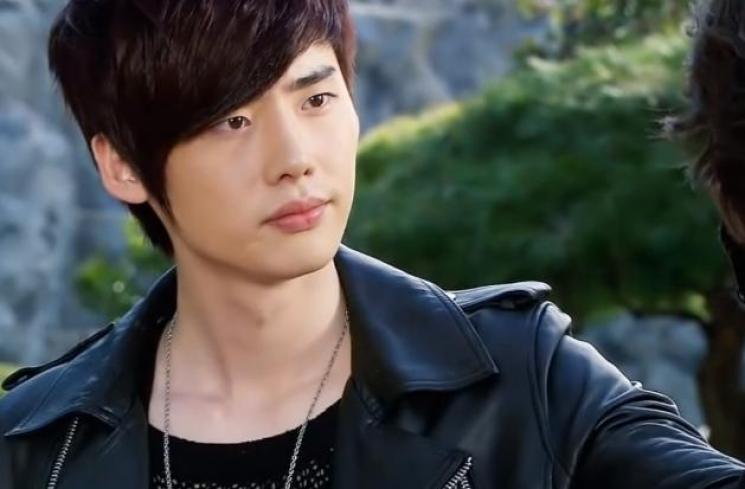 Lee Jong Suk. (Youtube/KLoverAnnyeong)