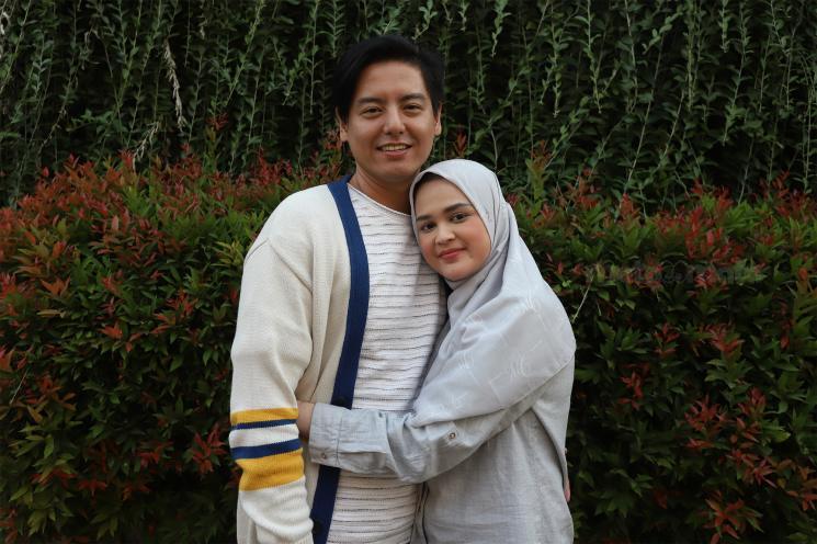 Kemesraan Roger Danuarta dan Cut Meyriska. [MataMata.com/Angga] 