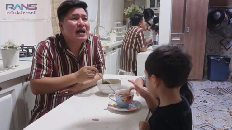 Merry diberi kejutan spesial Rafathar. (Youtube/RANSEntertainment)