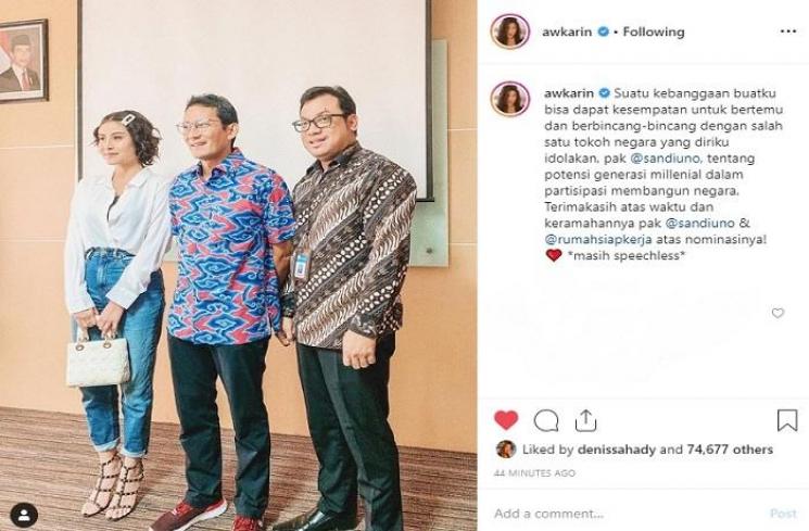 Awkarin berfoto dengan Sandiaga Uno (Instagram @awkarin)