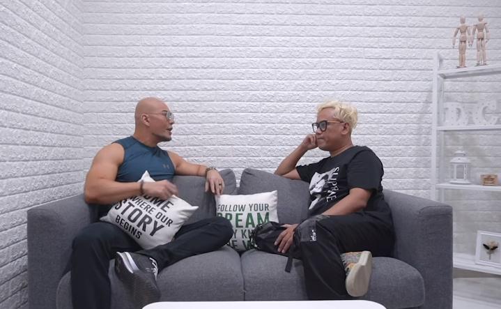Deddy Corbuzier dan Uya Kuya. (Youtube/UyaKuyaTV)
