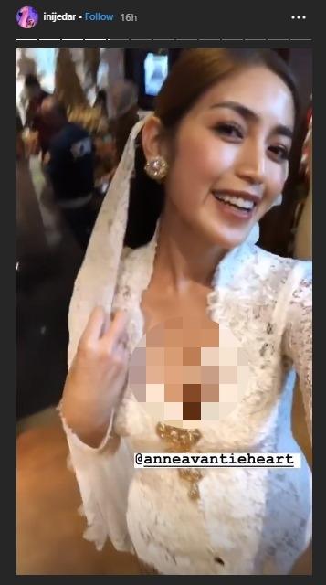 Jessica Iskandar ukur kebaya. (Instagram/@inijedar)