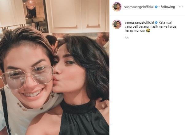 Nikita Mirzani dan Vanessa Angel. (Instagram/@vanessaangelofficial)