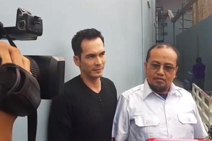 Atalarik Syah dan kuasa hukumnya (Matamata.com)