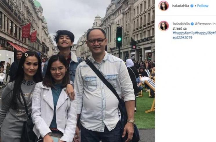 Keluarga Devano Danendra. (Instagram/@isdadahlia)