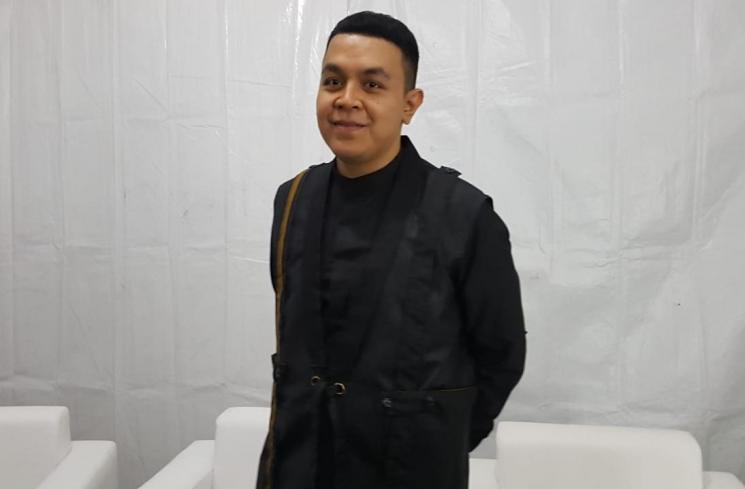 Tulus saat konser Tur Sewindu di Yogyakarta. (Matamata.com/IrmaJoanita)