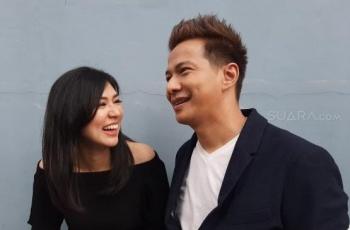 Nikah Bulan Depan, Delon Thamrin Undang Yeslin Wang?