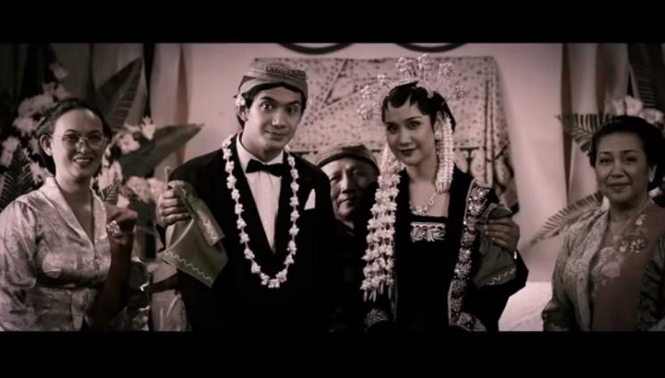 Trailer film Habibie & Ainun 2012 (YouTube)