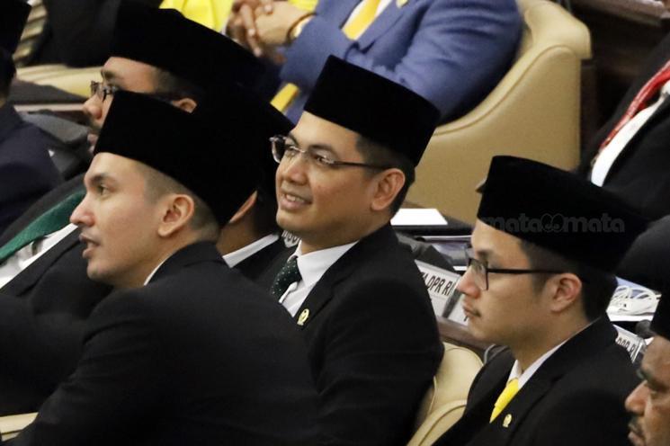 Tommy Kurniawan saat dilantik jadi anggota DPR. [Matamata.com/Arya]