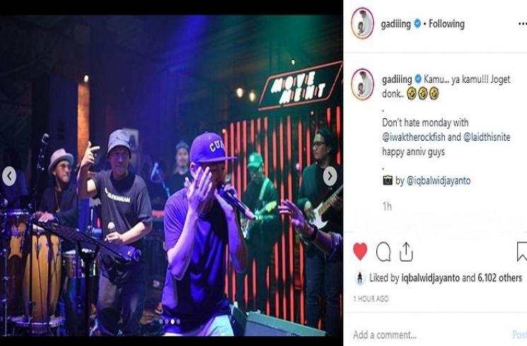 Gading Marten asyik bernyanyi (Instagram @gadiiing)