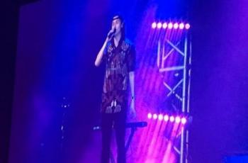 Dikasih Oleh-oleh Batik, Vokalis Lukas Graham: Baju Ini Sangat Spesial