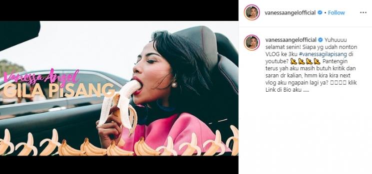Vanessa Angel makan pisang (Instagram/@vanessaangelofficial)