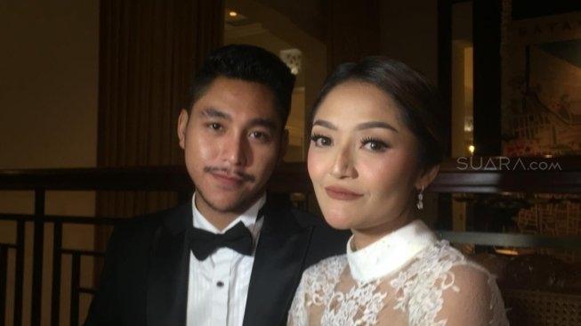 Siti Badriah dan suami, Krisjiana Baharudin. [Sumarni/MataMata.com]