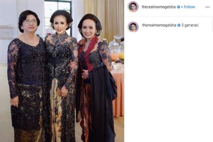 Momo Geisha bareng ibu mertua. (Instagram/@therealmomogeisha)