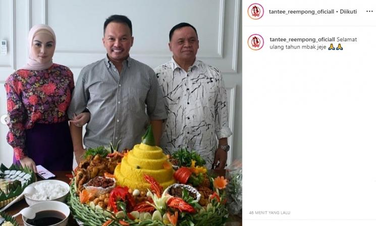 Jennifer Dunn ulang tahun (Instagram/@tantee_reempong_oficiall)
