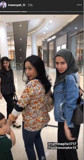 Nagita Slavina dan Zaskia Sungkar. (Instagram/@irwansyah_15)