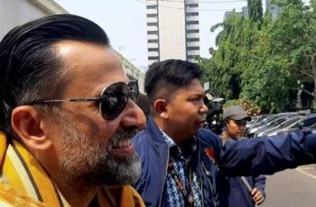 Kasusnya Dinyatakan P-21, Jeremy Thomas Pasrah di Depan Patung Yesus