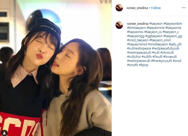 Taeyeon dan Sulli (Instagram/@sonee_snsdina)