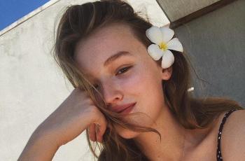 Dekat dengan Liam Hemsworth, Intip 4 Gaya Liburan Maddison Brown di Bali!