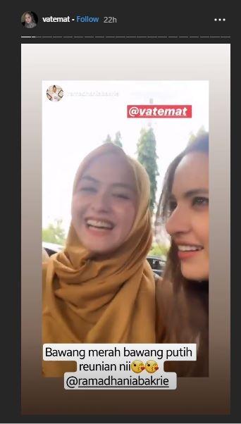 Revalina S Temat dan Nia Ramadhani reunian. (Instagram/@vatemat)