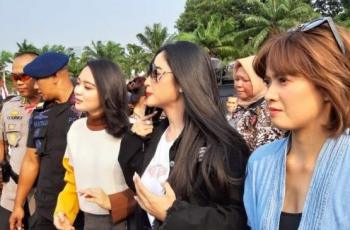 Dewi Perssik Hibur Anggota TNI dan Polri Jelang Pelantikan Jokowi