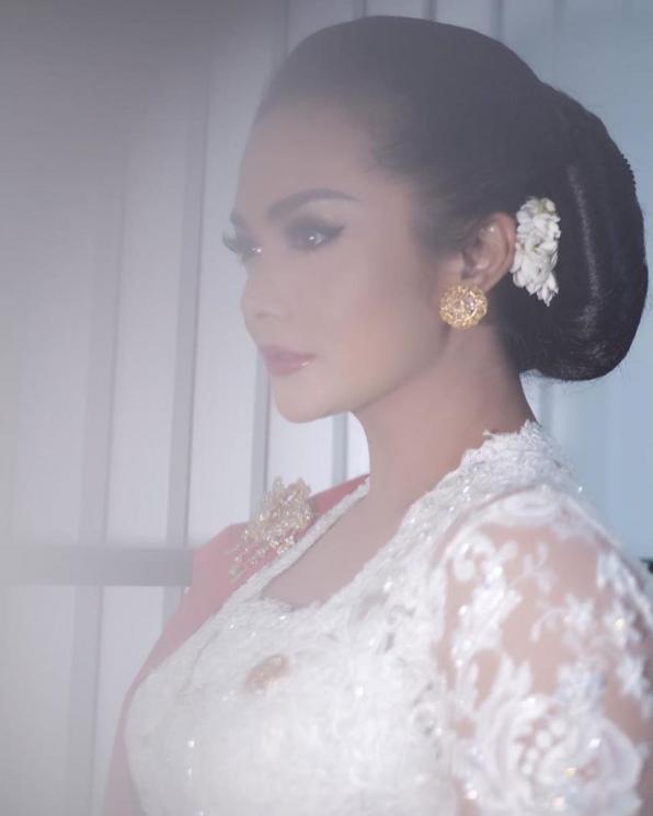 Pose terbaru Krisdayanti jelang pelantikan Jokowi - Maruf Amin. [Instagram]
