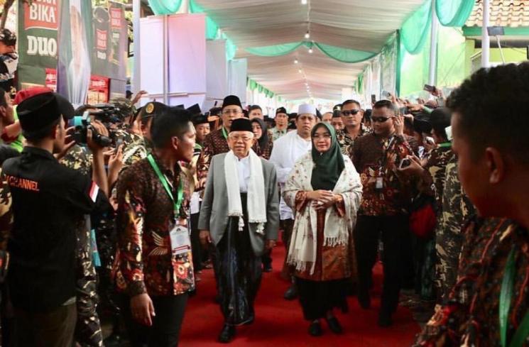 Potret mesra Ma'ruf Amin dan istri. (Instagram/@wuryestuhandayani)