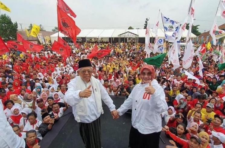 Potret mesra Ma'ruf Amin dan istri. (Instagram/@wuryestuhandayani)