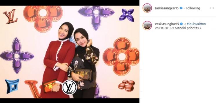 Zaskia Sungkar dan Medina Zein (Instagram/@zaskiasungkar15)
