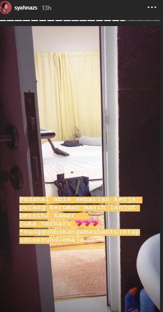 Syahnaz pamer suami sedang beberes kamar. (Instagram/@syahnazs)