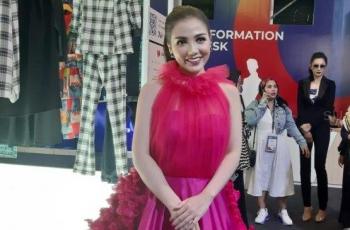 Mantul! Bella Shofie Kini Jadi Desainer dan Tampil di JFW 2020