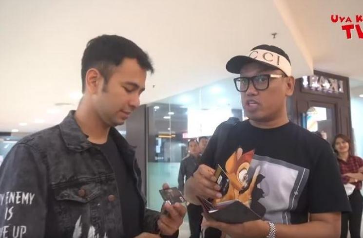 Isi saldo ATM Raffi Ahmad. (Youtube/UyaKuyaTV)