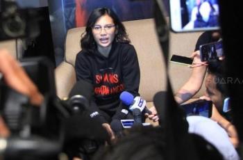 Lepas dari Konflik dengan Ibu, Intip 5 Gaya Indah Permatasari Menikmati Hidup